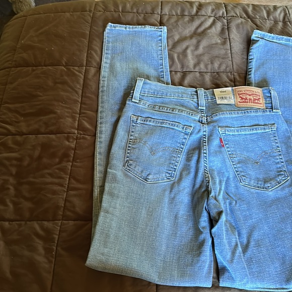 Levi’s 724 Distressed High Rise Slim Straight Jeans - Picture 16 of 16